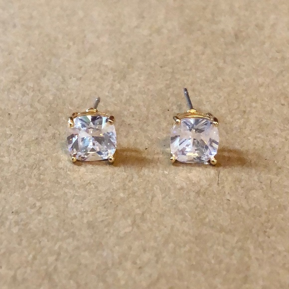 ⭐️LAST ONE!⭐️ Gorgeous Clear Cubic Zirconium Studs - Picture 2 of 7